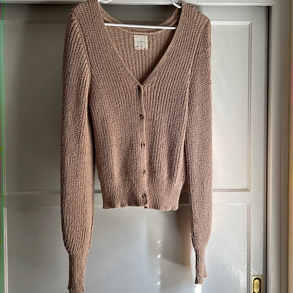 Knitted brown super cute sweater with button on the front
